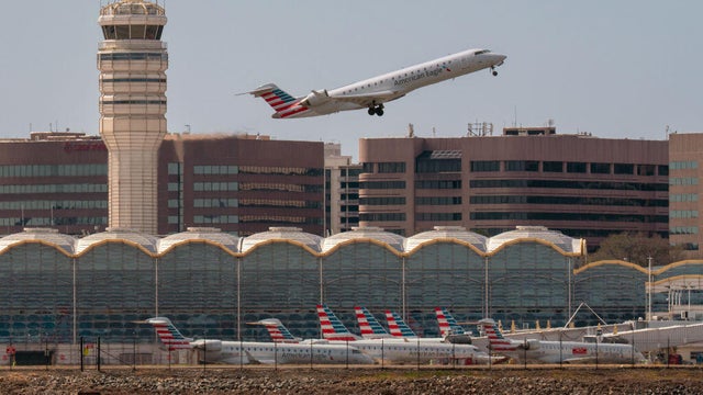 American Eagle Jet Takes Off in Washington 