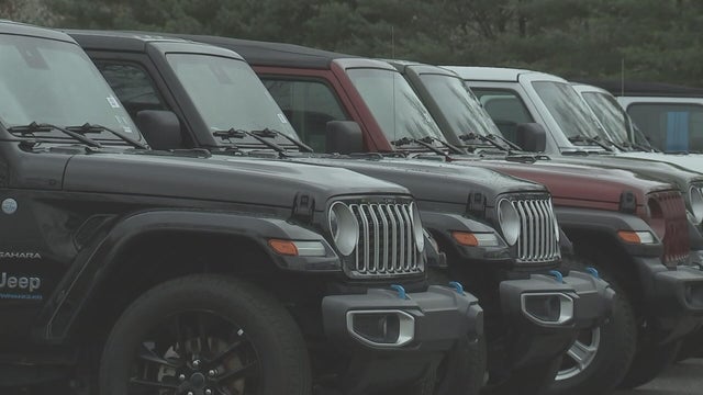 A row of Jeeps at a car dealership 